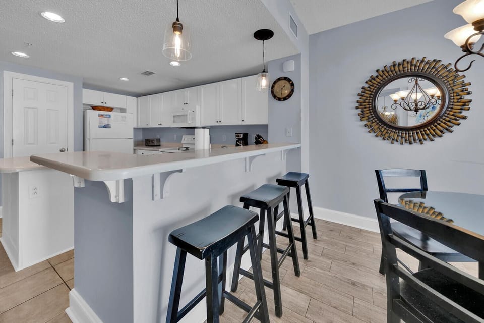 Eat-in bar seating