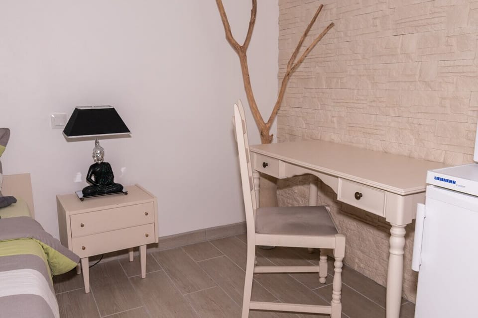 Quiet and Comfortable Zen Room