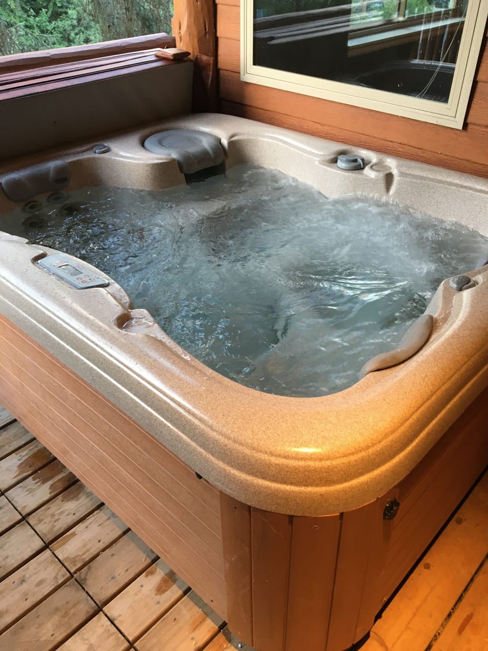 Private hot tub 