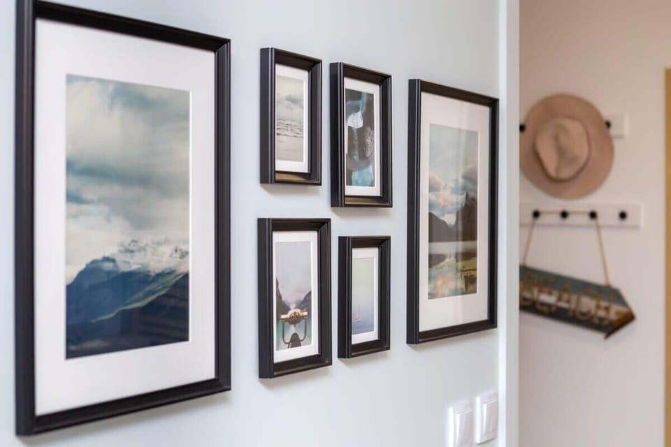 Decorative details in the apartment. 