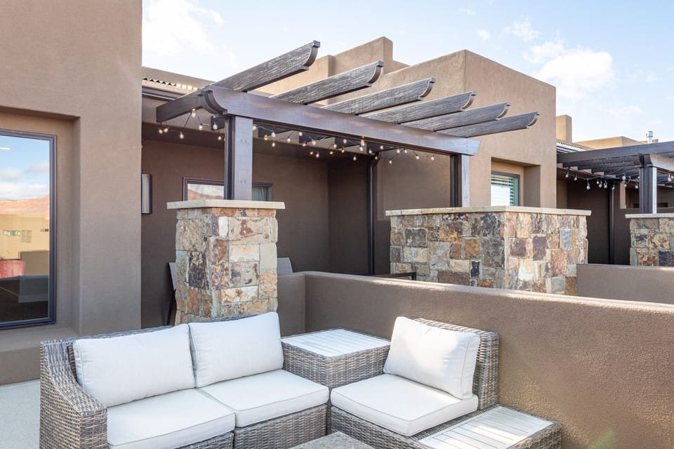 Patio Deck - Read a book and enjoy the weather while you lounge around in the comfort on the upstairs patio area.