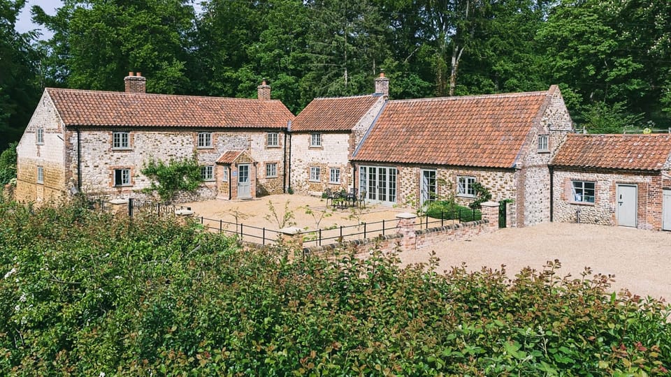 Outdoors: Market Square House on the Fring Estate