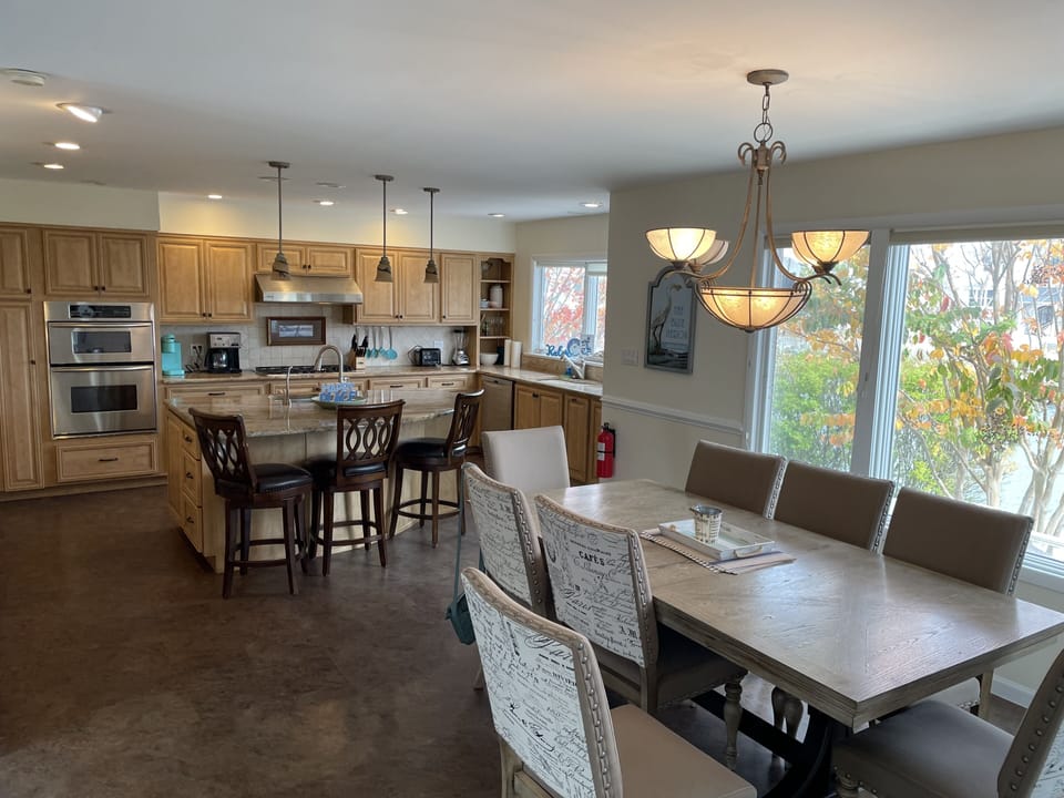 Open Floorplan Kitchen and Dining Room