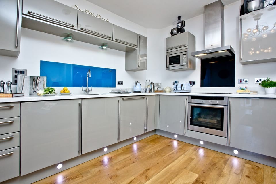Kitchen, Oven, Hob, Microwave-6 At The Beach