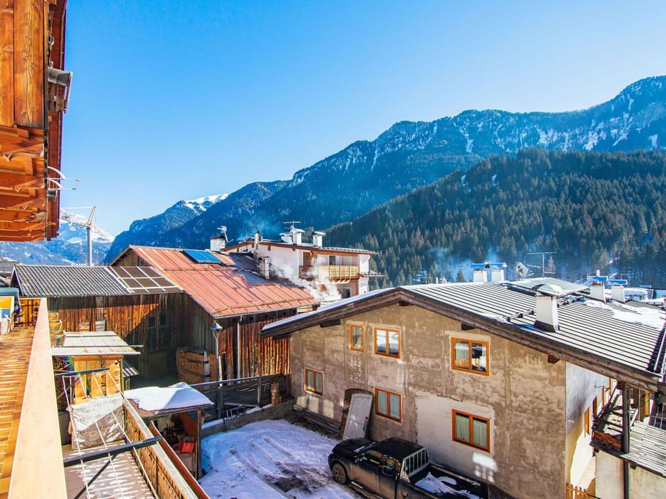 Property, Plant, Sky, Leaf, Wood, Architecture, Vegetation, Biome, Wall, Real Estate