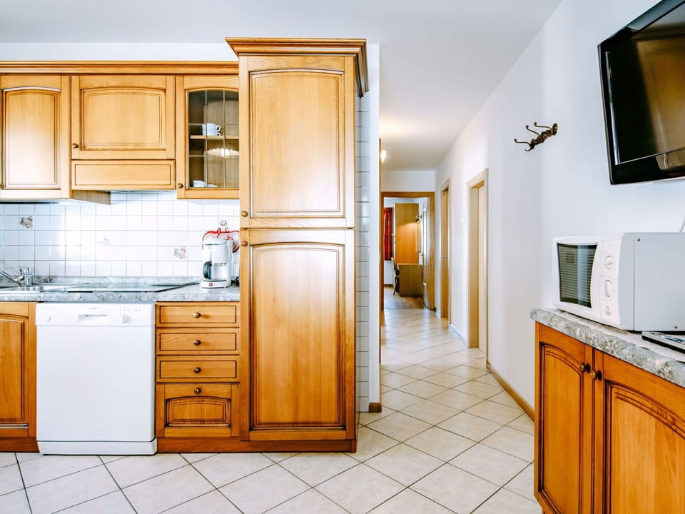 Water, Sky, Cloud, Beach, Coastal And Oceanic Landforms, Wind Wave, Horizon, Landscape, Tree