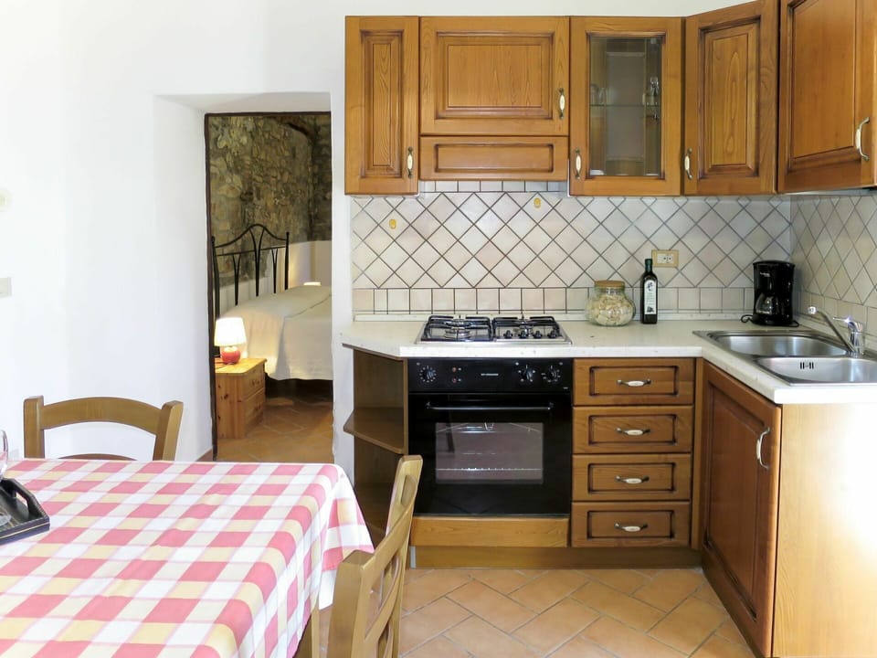 Furniture, Room, Property, Countertop, Cabinetry, Kitchen, Building, Floor, Interior Design, Tile