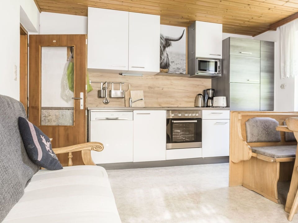 Cabinetry, Countertop, Furniture, Property, Wood, Kitchen, Interior Design, Kitchen Appliance, Kitchen Stove, Building