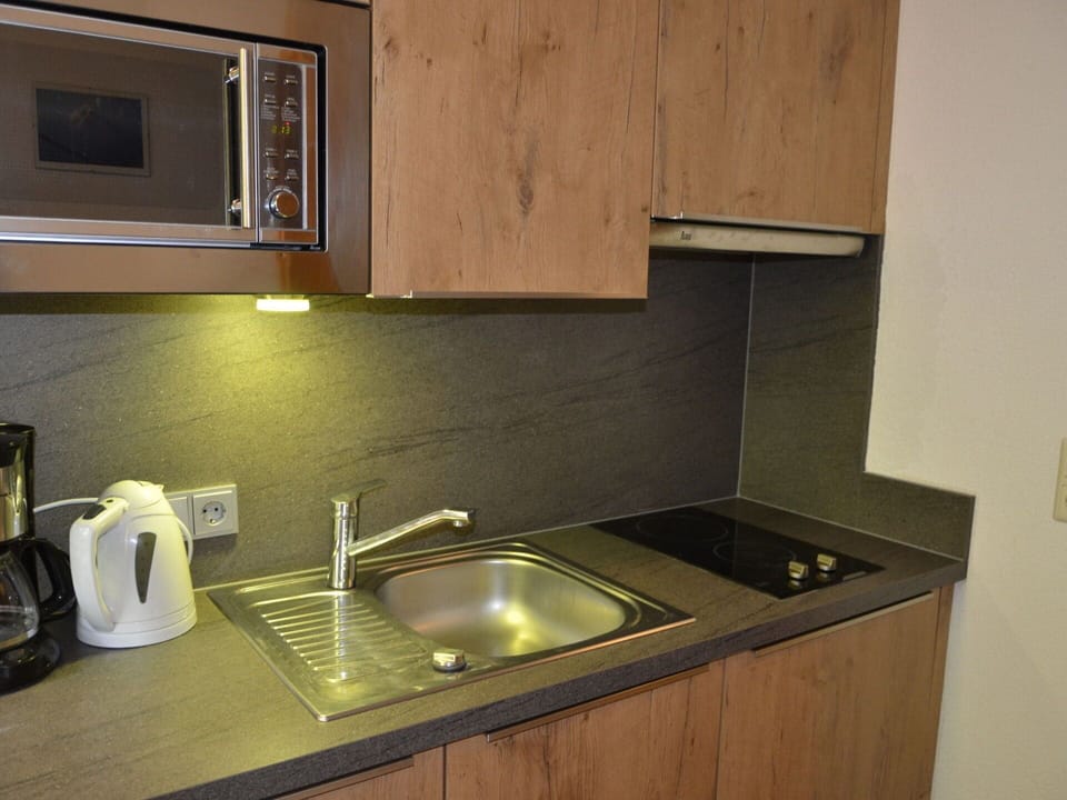 Tap, Kitchen Sink, Sink, Countertop, Property, Plumbing Fixture, Cabinetry, Wood, Kitchen Appliance, Lighting