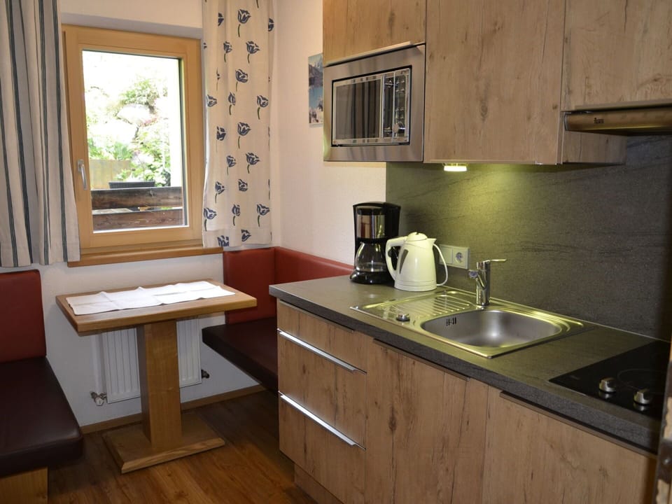 Kitchen Sink, Furniture, Cabinetry, Sink, Tap, Property, Plumbing Fixture, Countertop, Window, Building