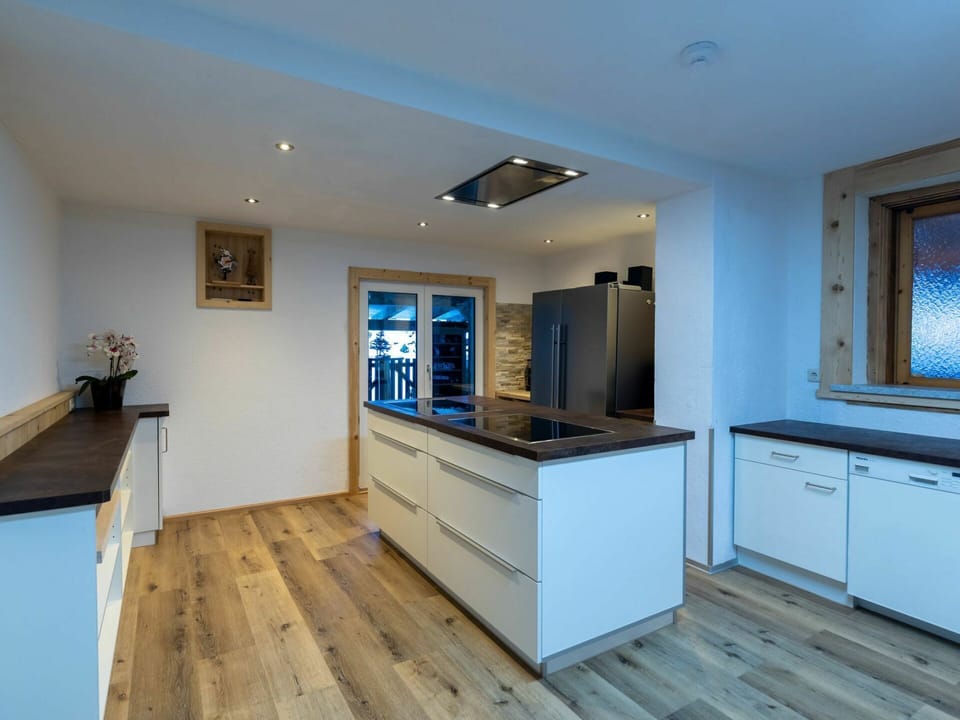 Cabinetry, Building, Furniture, Countertop, Azure, Wood, Drawer, Lighting, Interior Design, Flooring