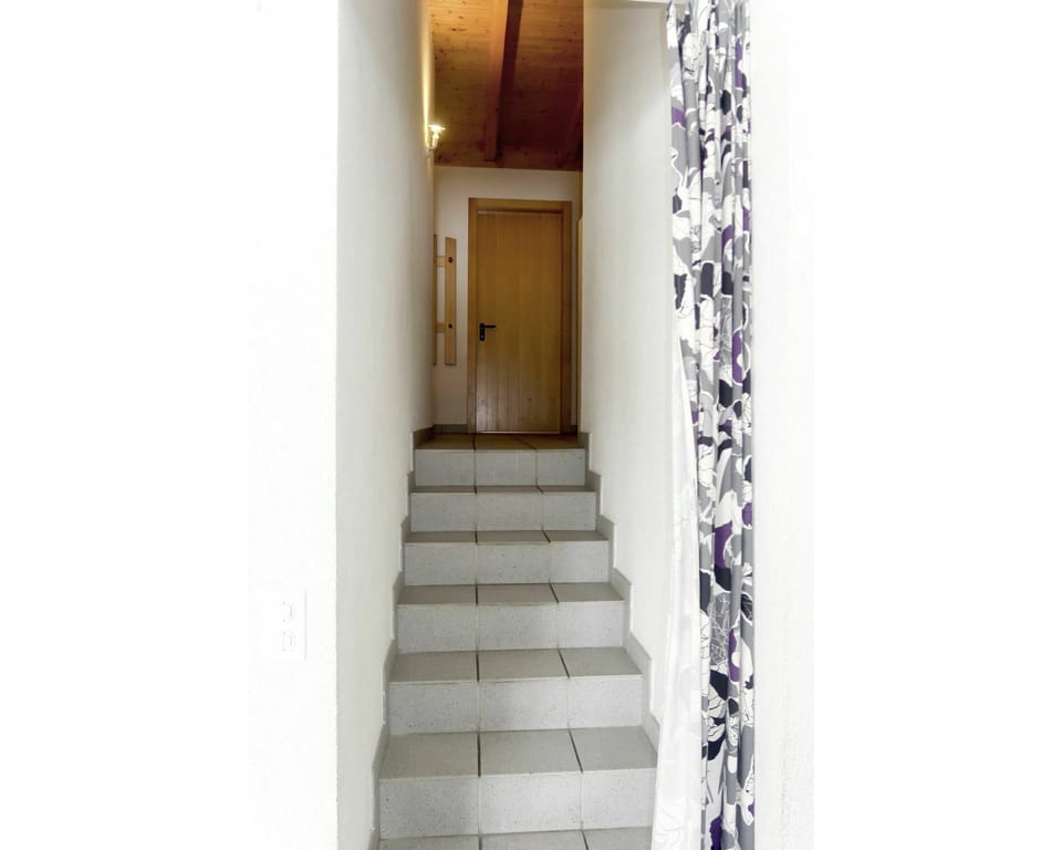 Stairs, Property, Architecture, Building, Room, House, Floor, Interior Design, Hall, Ceiling