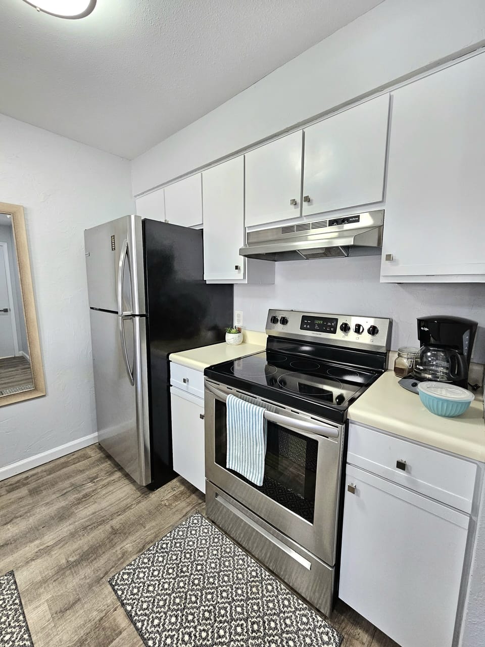 The kitchen is equipped with all you need to prepare a simple meal...
