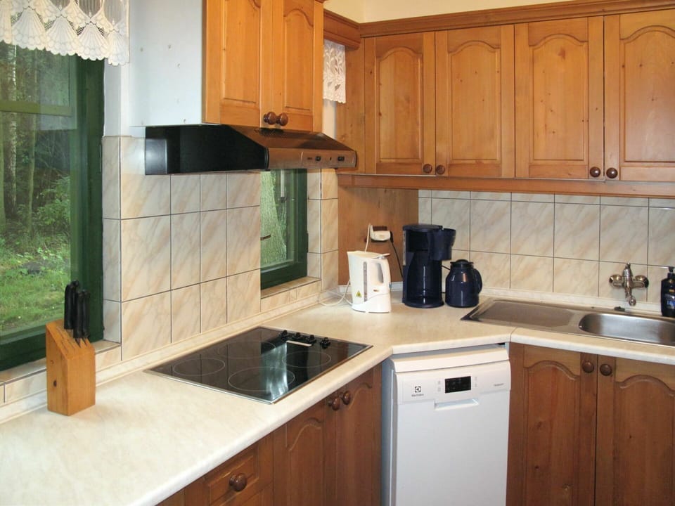 Countertop, Cabinetry, Kitchen, Room, Property, Furniture, Tile, Building, House, Sink