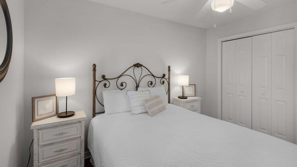 Rollin Tide C4 Queen Bedroom