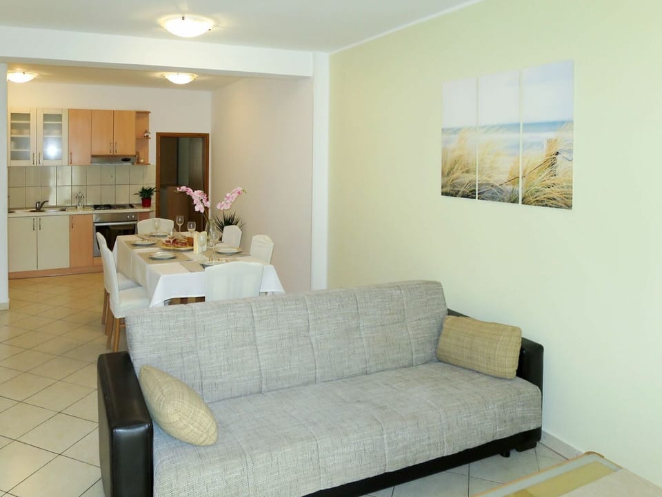 Furniture, Room, Property, Interior Design, Living Room, Floor, Wall, Building, Real Estate, Ceiling