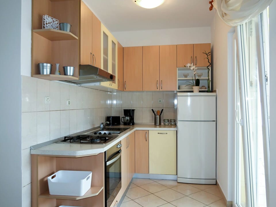 Property, Room, Furniture, Cabinetry, Kitchen, Building, Interior Design, Countertop, House, Floor