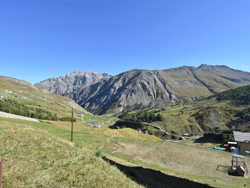 Sky, Mountain, Slope, Natural Landscape, Highland, Terrain, Grass, Grassland, Mountainous Landforms, Landscape