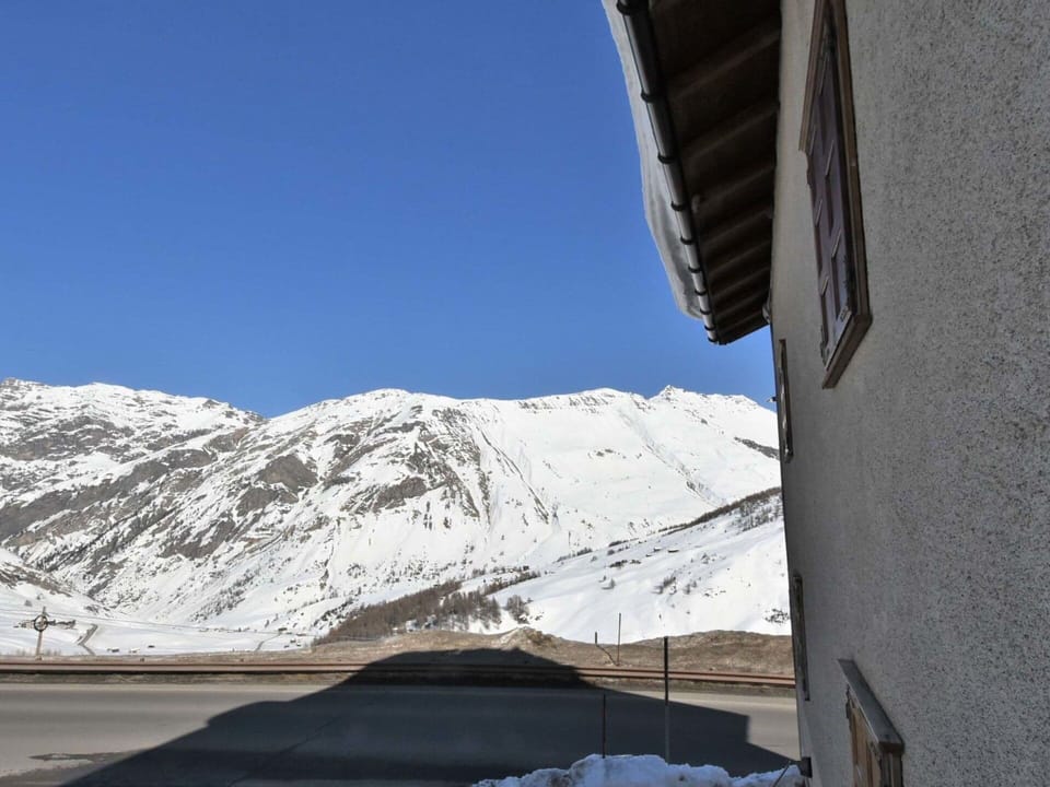Sky, Snow, Mountain, Slope, Building, Freezing, Mountainous Landforms, Mountain Range, Geological Phenomenon, Tints And Shades