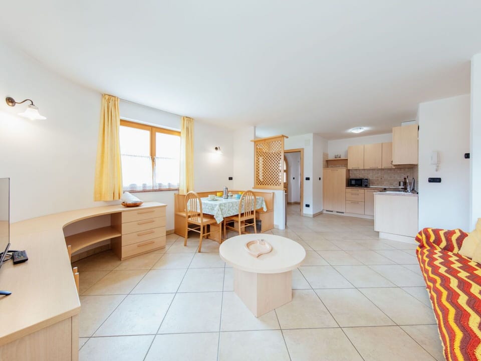 Table, Furniture, Property, Wood, Chair, Architecture, Plant, Flooring, Floor, Hardwood