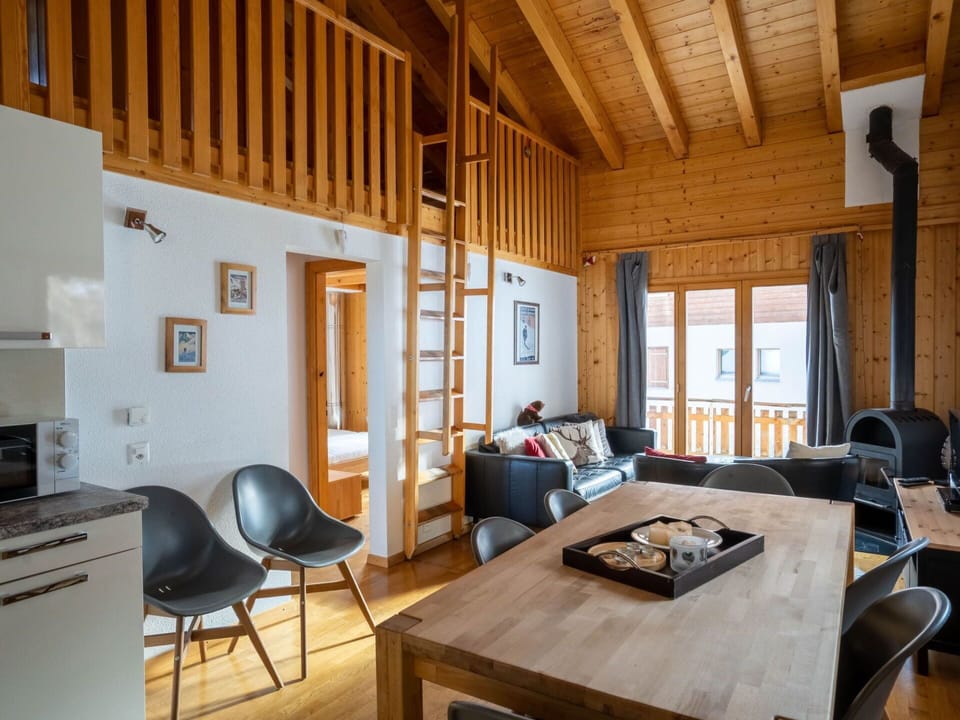 Table, Property, Building, Furniture, Window, Wood, Couch, Interior Design, Chair, Door