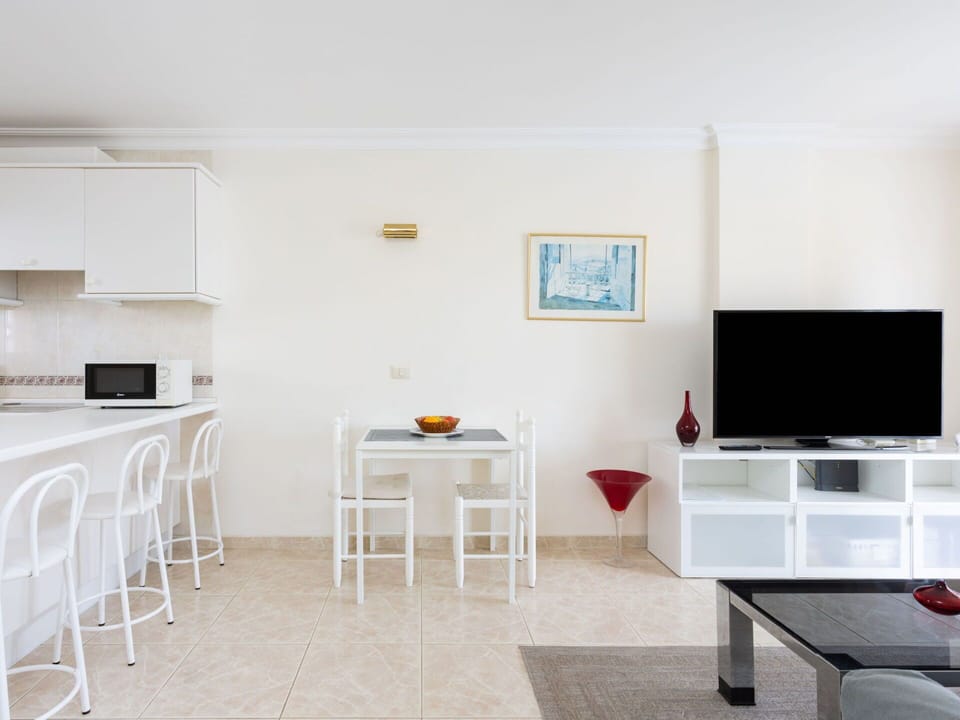 Table, Furniture, Building, Interior Design, Wood, Chair, Flooring, Floor, House