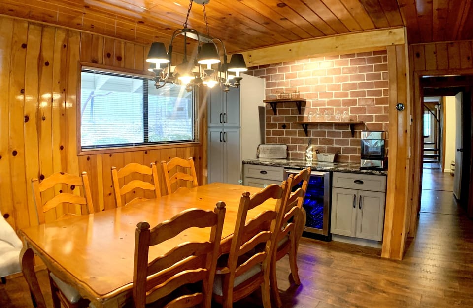Bar and Dining