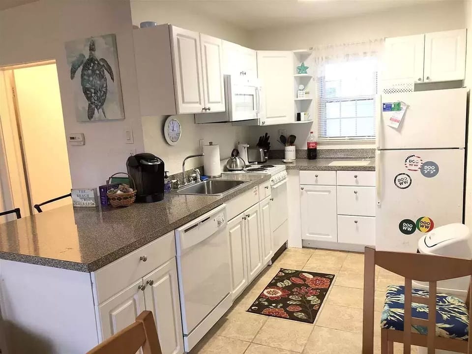 Fully stocked kitchen to prepare meals.