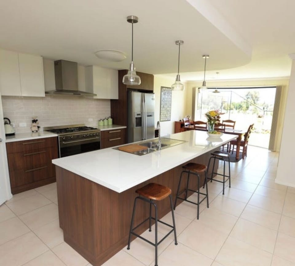 Kitchen/dining area for all, with coffee machine, blender, etc.