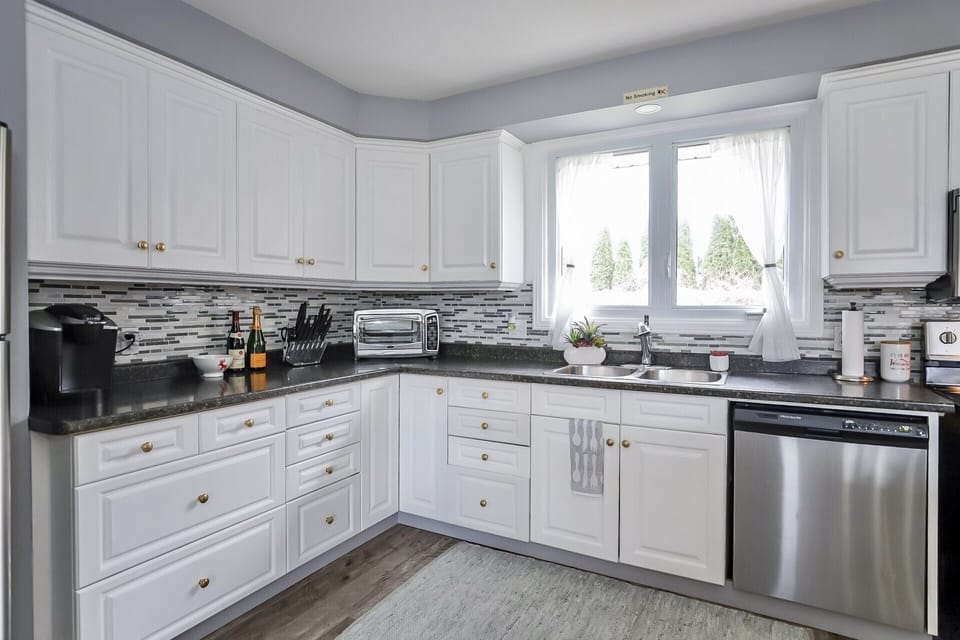 Fully equipped eat in kitchen with all modern appliances and BBQ on site