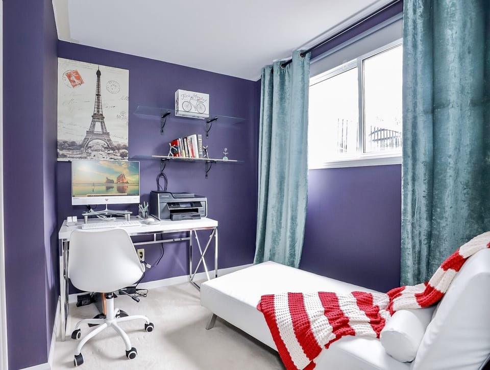 Cosy and bright office space with the day lounger and a view of the garden