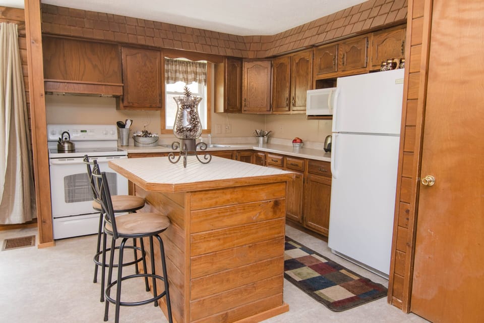 Kitchen with dishwasher in island