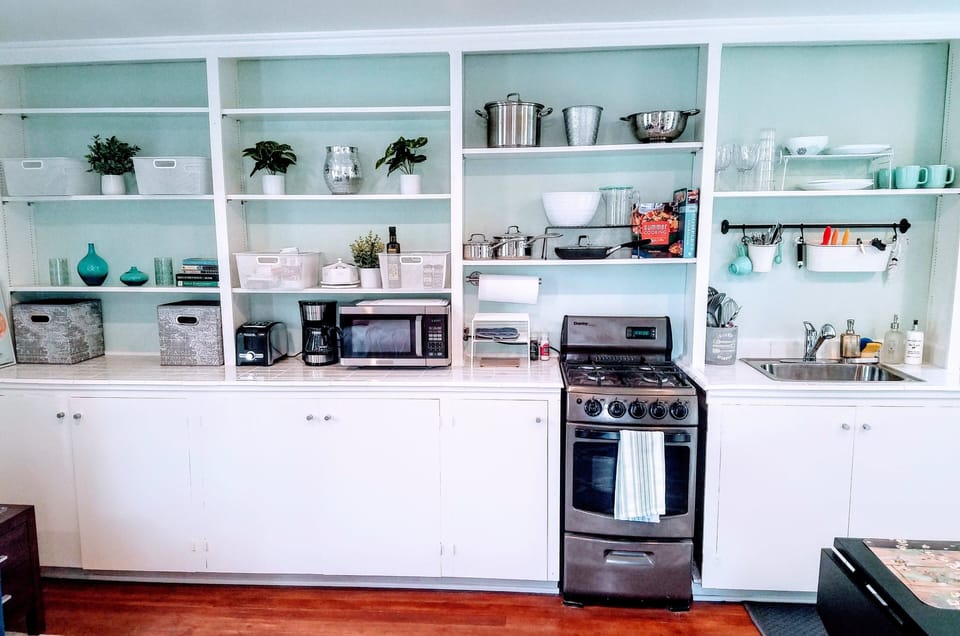 Kitchen w/spices, oil, snacks, etc. 4-burner gas stove/oven. Mini=fridge/freezer