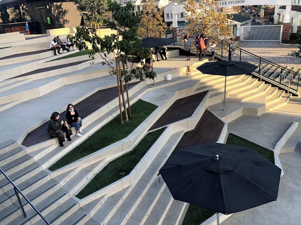 6 min drive to the Culver Steps. Enjoy the green spaces or partake in the many shopping and dining options.