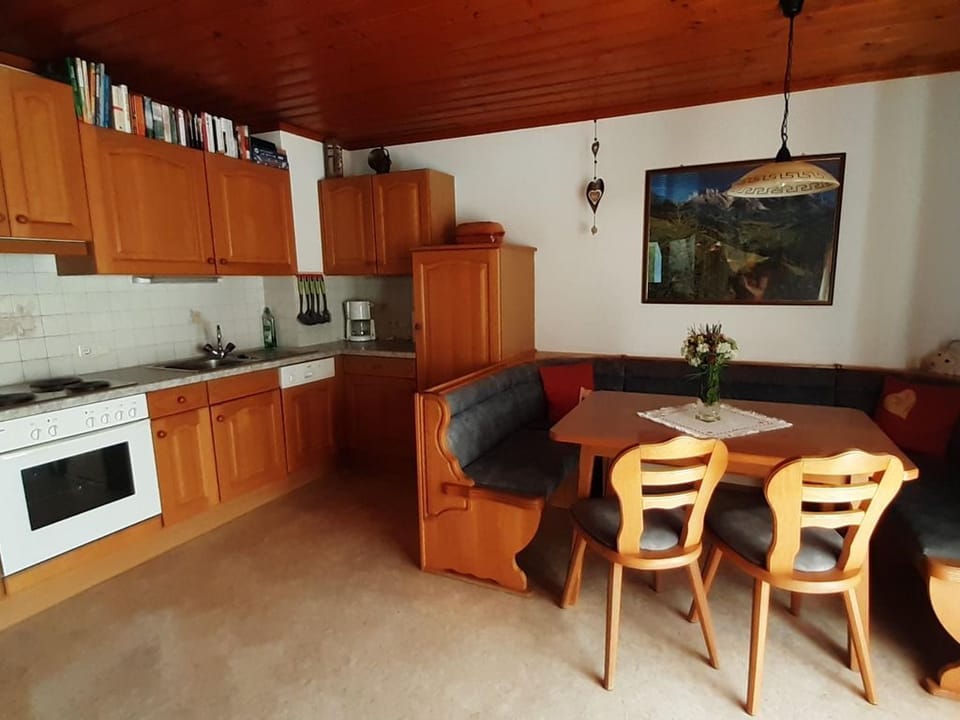 Apartment / 2 bedrooms / shower, toilet - Liebhartsanger farm Farm Stay in Salzburgerland