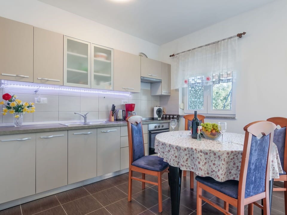 Sink, Cabinetry, Furniture, Tap, Kitchen Sink, Countertop, Property, Plumbing Fixture, Window, Table