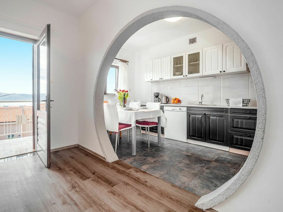 White, Property, Room, Floor, Building, Arch, Interior Design, Architecture, Furniture, House