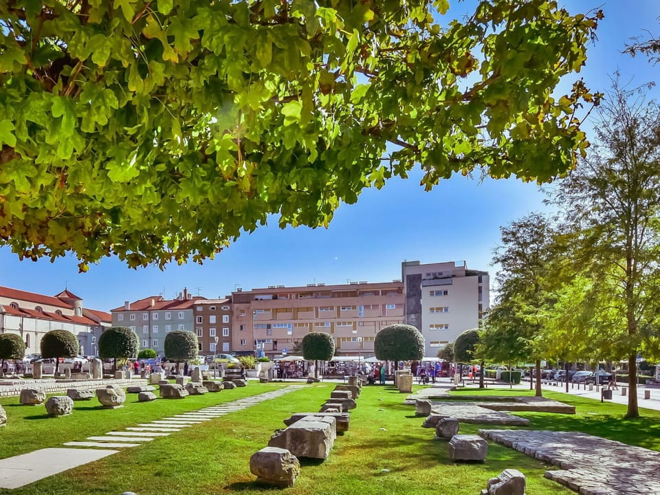 Plant, Building, Green, Sky, Tree, Grass, Urban Design, Natural Landscape, Tints And Shades, City