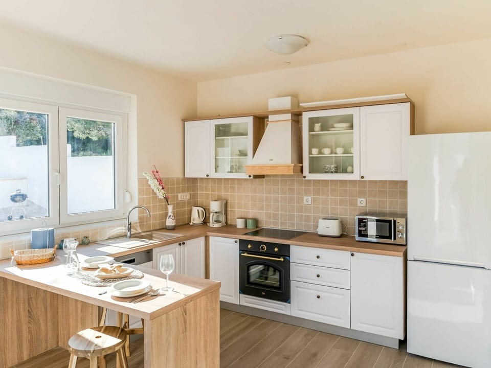 Furniture, Room, Property, Kitchen, Countertop, Cabinetry, Interior Design, Building, Floor, House
