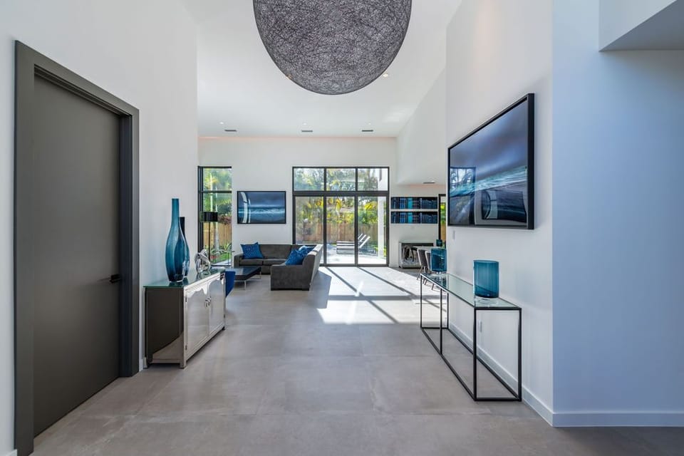 Open and airy main floor with window and sun everywhere