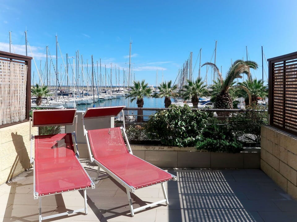 Property, Furniture, Real Estate, Building, House, Outdoor Furniture, Apartment, Vacation, Balcony, Sunlounger