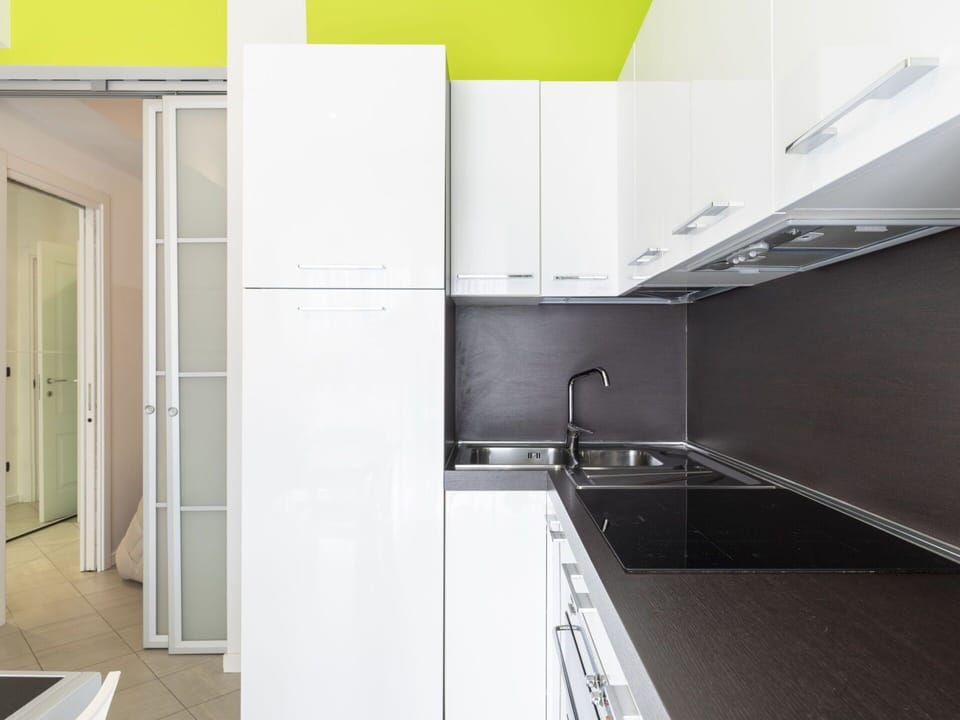 Cabinetry, Building, Kitchen Sink, Tap, Countertop, Sink, Kitchen Stove, Wood, Interior Design, Kitchen