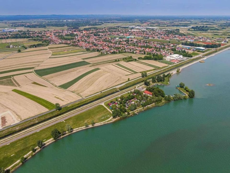 Region [summer] (>5 km)