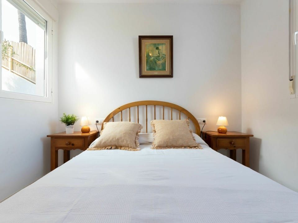 Furniture, Property, Building, Comfort, Interior Design, Lighting, Wood, Bed, Window
