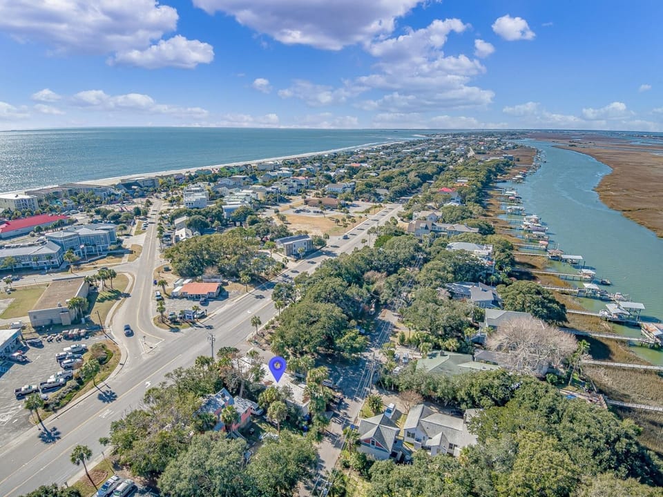 Charming 1950s Beach Cottage Apt B (440)