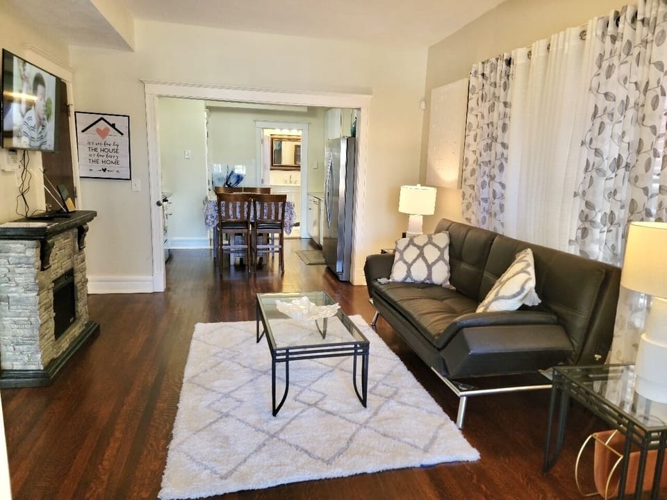 Beautiful living room with hardwood floor 