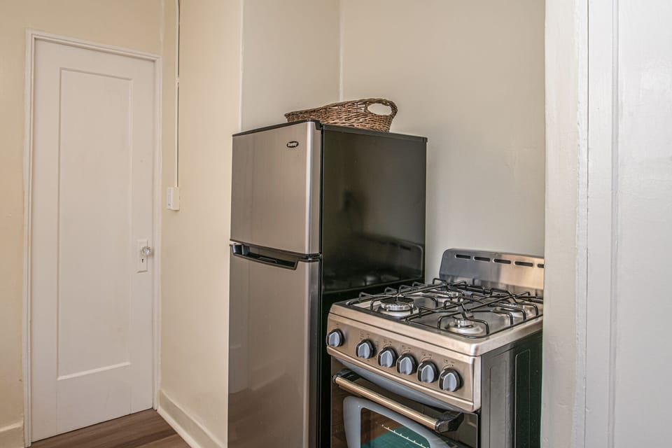 Fully Equipped Kitchen (No Dishwasher)