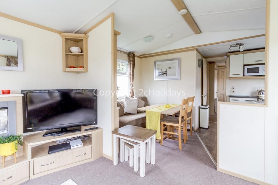 Spacious and open plan living/dining area, great for families!