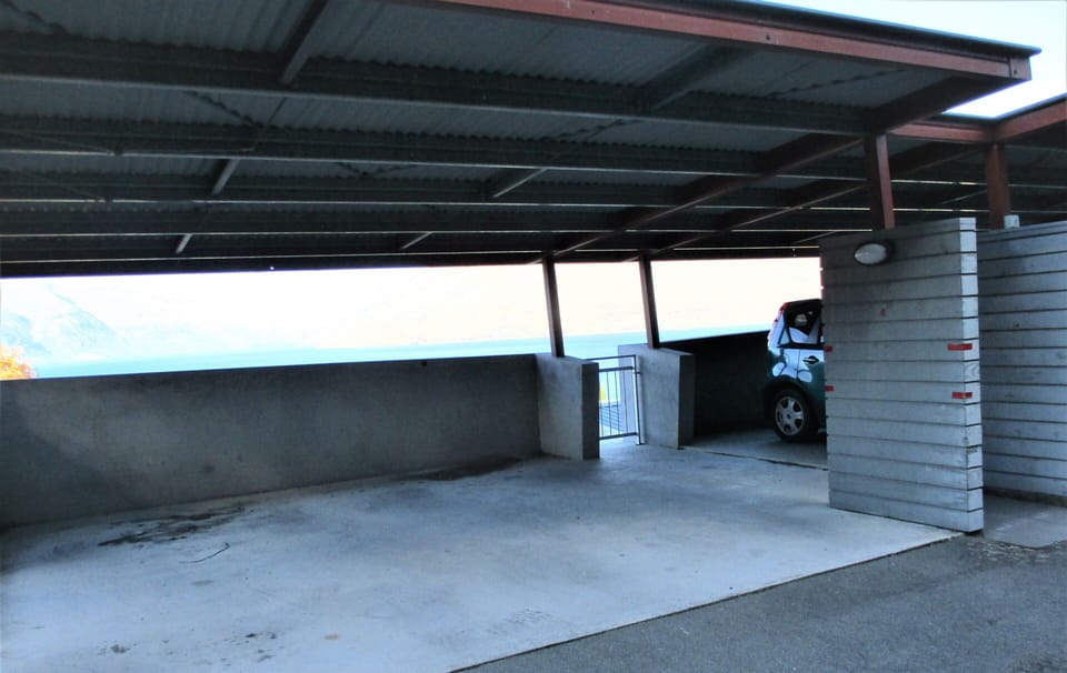 Carport.