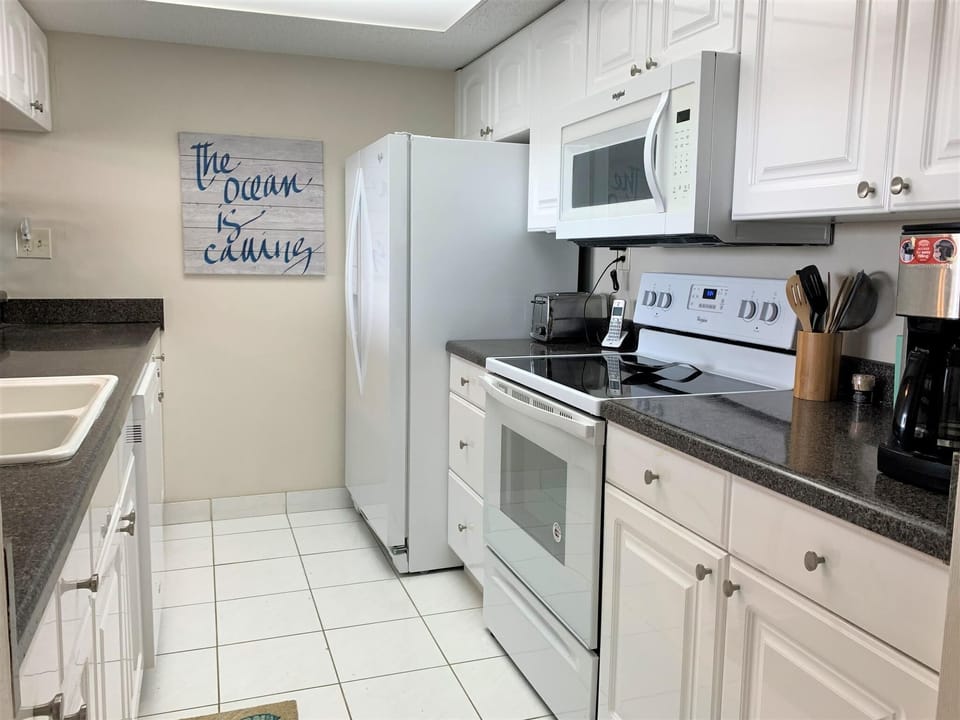 440 West 804 N Kitchen with full size appliances microwave dishwasher and fridge